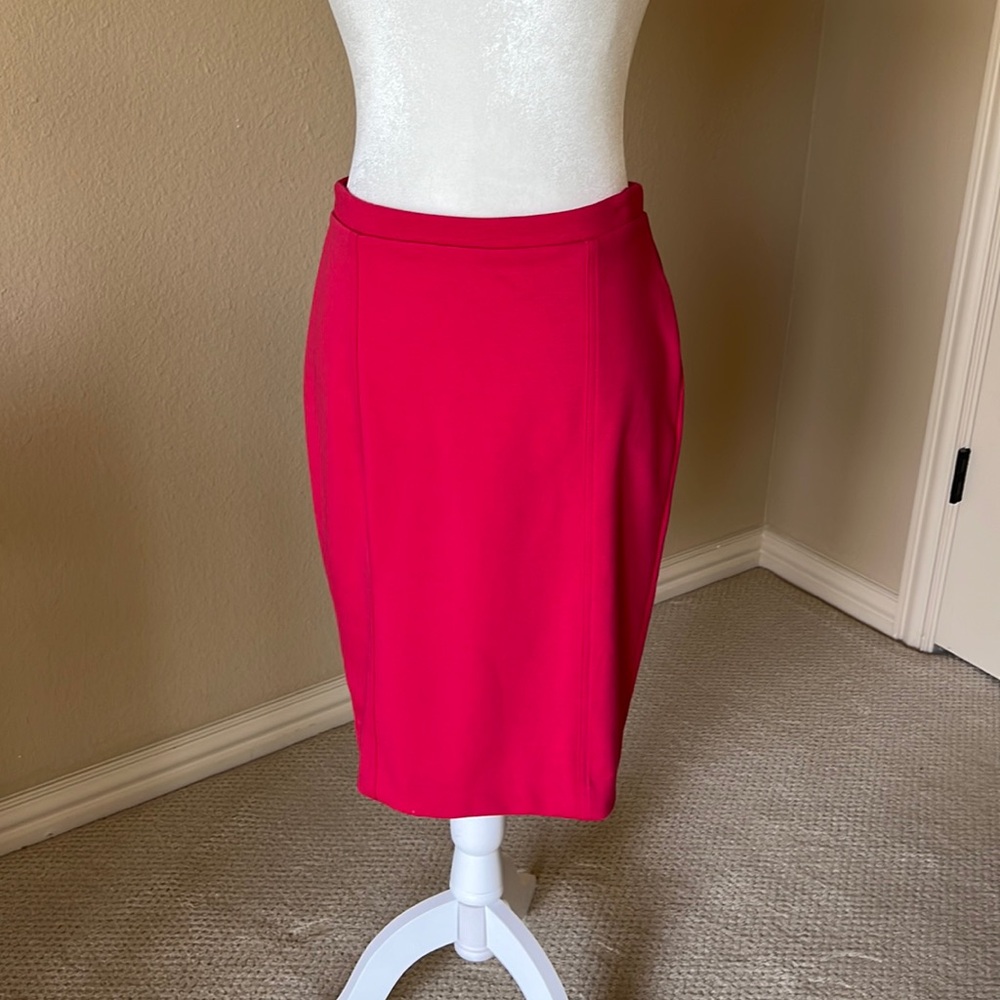 Knit dark pink pencil skirt